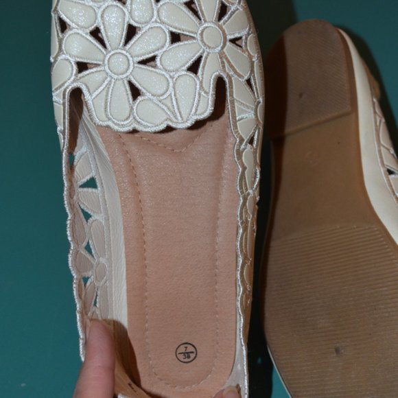 Floral Patched Embroidered Cream Upper Women's Flats Foam Padded Inner Shoes7/38 - Picture 4 of 5